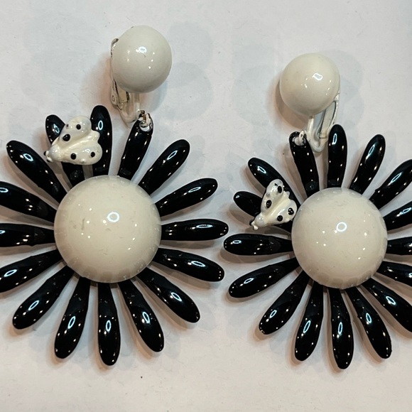 Vintage MCM 1960-70s Large Retro Daisy w Ladybug Clip On Earrings Summer Fun - Picture 5 of 12